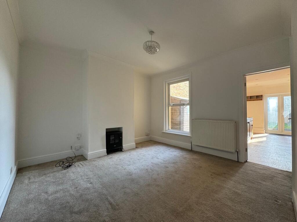 Tatnam Road, Poole, BH15 photo 3