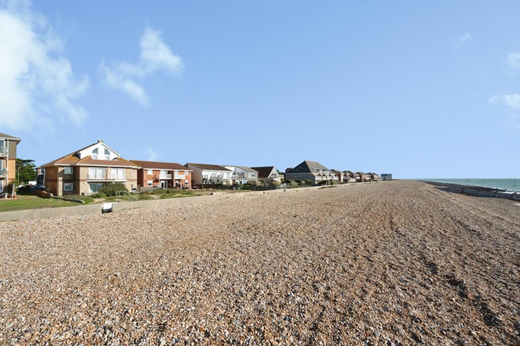 Southwood Road, Hayling Island, Hampshire, PO11 photo 2