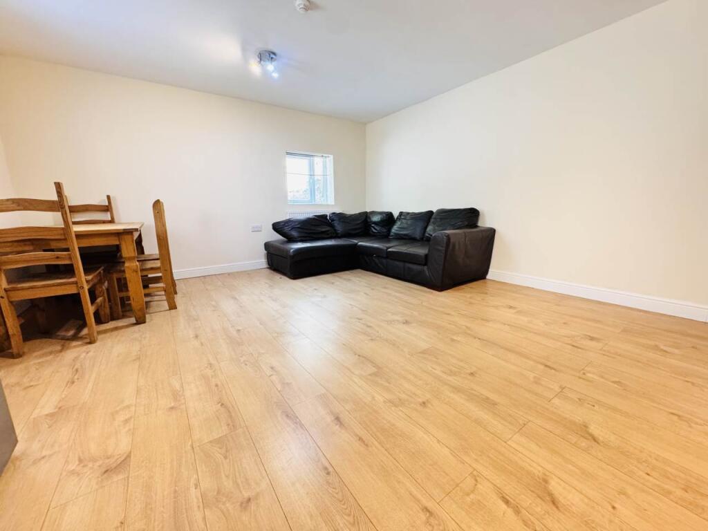 Apartment in Cardiff, Maindy, Cathays - View 5