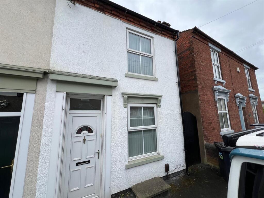 2-bed semi-detached on Green Street, Stourbridge, DY8 1UQ, £230,000