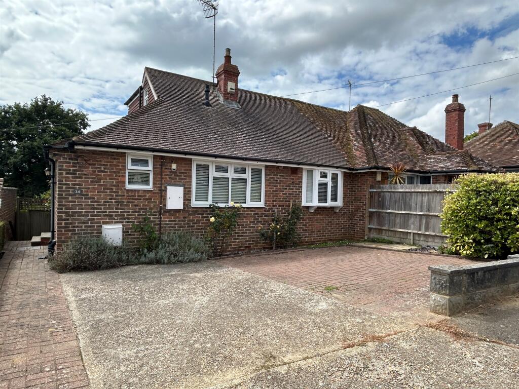 3-bed semi-detached on Dalehurst Road, Bexhill-On-Sea, £325,000