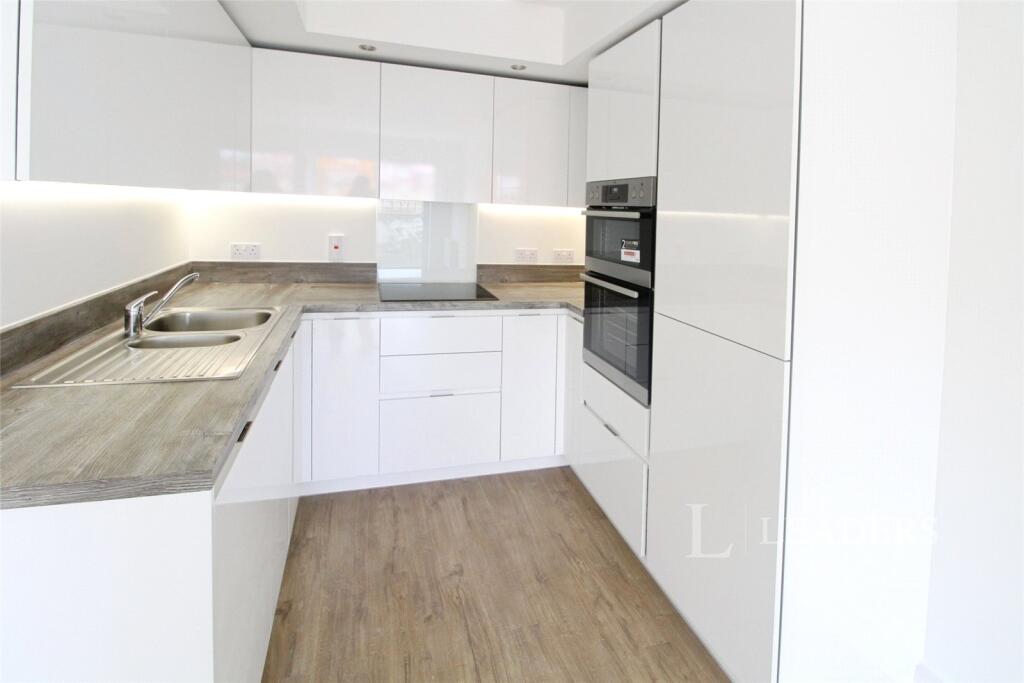 Stirling Drive, Luton, Bedfordshire photo 2