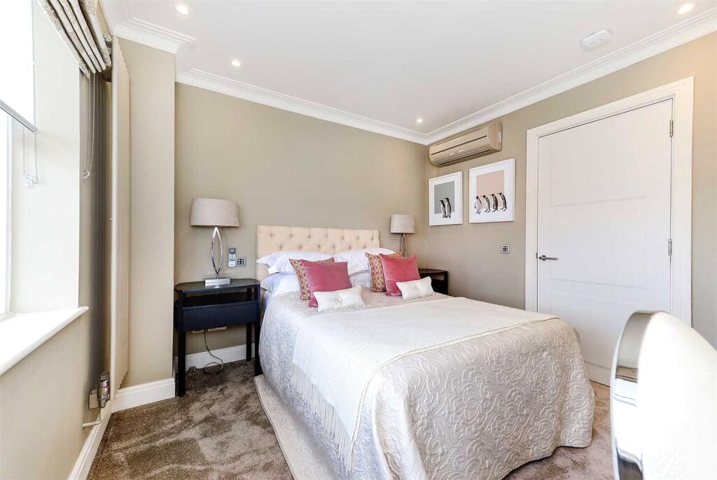 Apartment in London - More