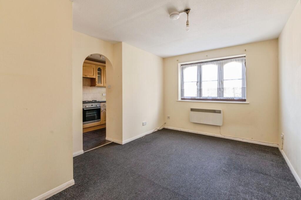 Apartment in Romford - View 4