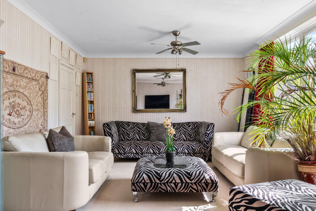 House in Croydon - View 4