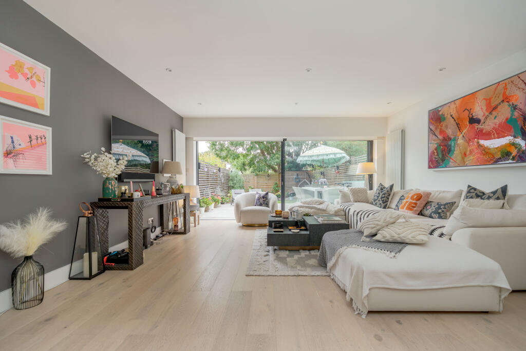 House in London - View 2
