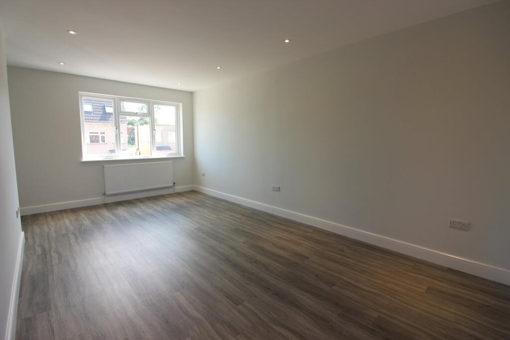 Apartment in Elmbridge, Molesey - View 5