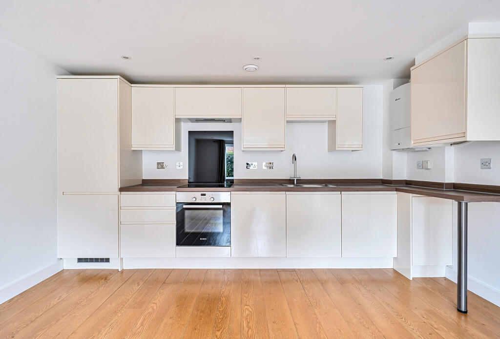 Apartment in Sevenoaks, St John's - View 3