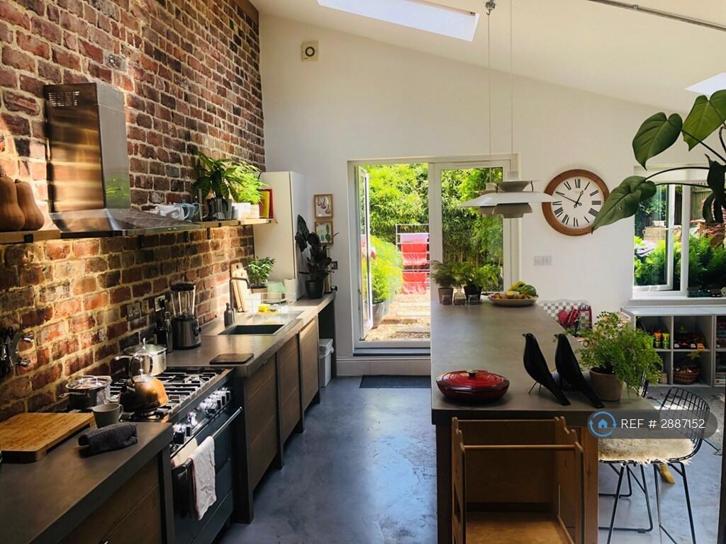 House in London - View 2