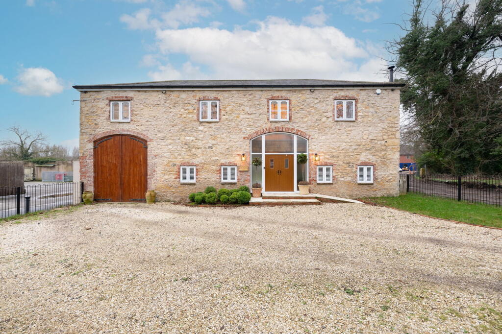 Main image of property: Great North Road, Doncaster, DN6 7RA