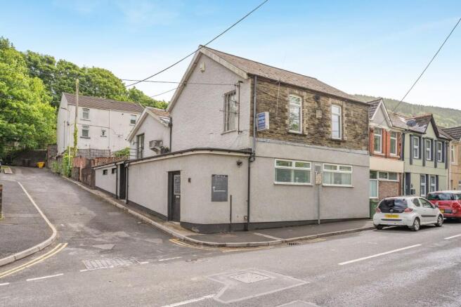 Abercarn Constitutional Club, Station Yd, Bridge Street, Abercarn, Newport, NP11 4SE