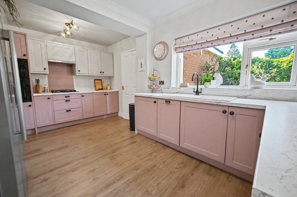 Poplars Drive, Codsall, Wolverhampton, WV8 photo 3