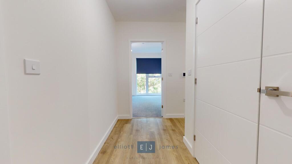 Apartment in Ilford - View 2