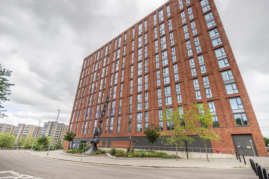 2-bed flat on 4 Wharf End, Trafford Park, Manchester, Lancashire, M17, £214,500
