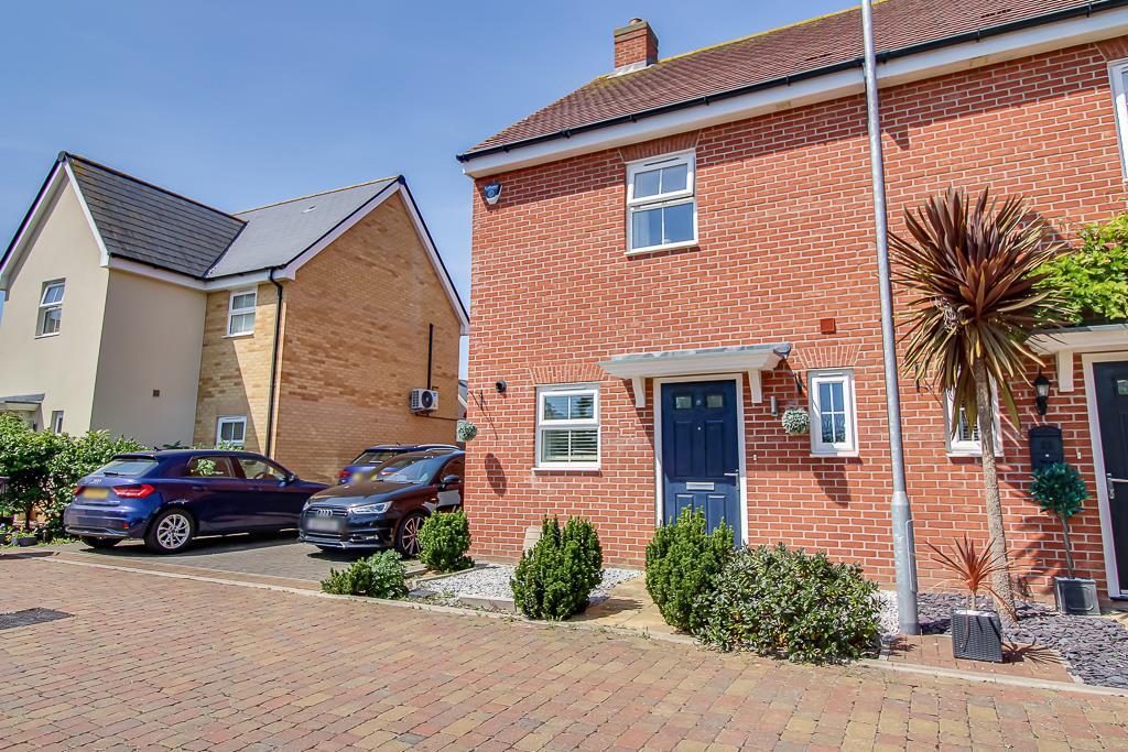 2-bed semi-detached on Alfred Gardens, Rochford, £350,000