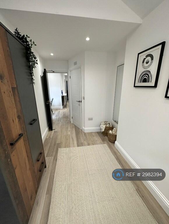 House in Northampton, Semilong - More