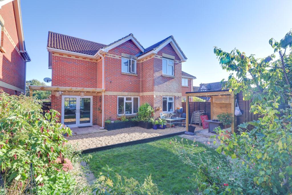 Main image of property: SHOLING! IMPRESSIVE OPEN PLAN LIVING AREA! QUIET LOCATION!