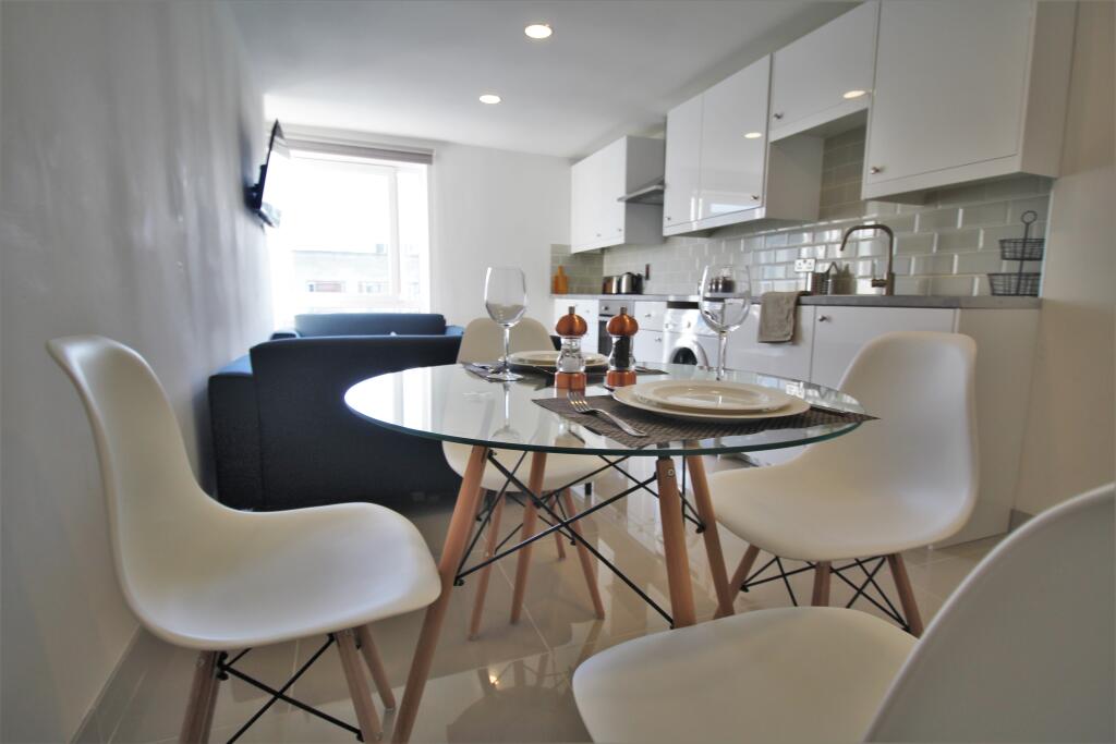 Main image of property: Flat 76, 205 Clarendon Road, Leeds, LS2 9DU