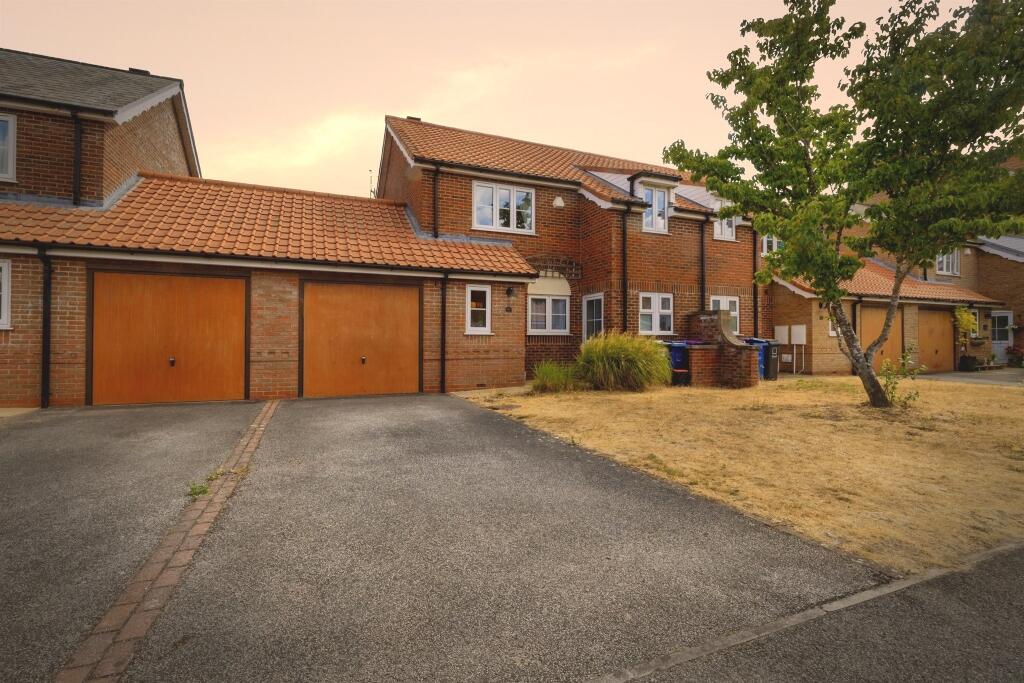 Main image of property: Park Lane, Burton Waters, Lincoln