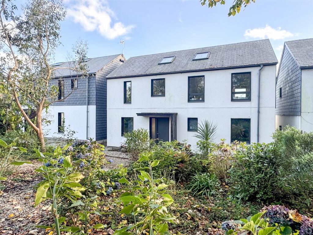 4 bedroom detached house in Penzance no chain great location,eco house, very energy effecient, passive house