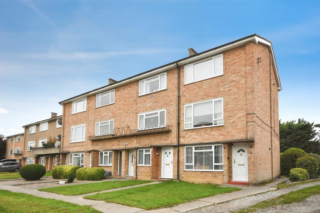 2-bed flat on Torquay Road, Chelmsford, £250,000