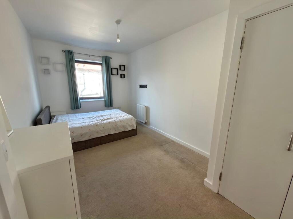 Apartment in Southend-on-Sea, Essex - More