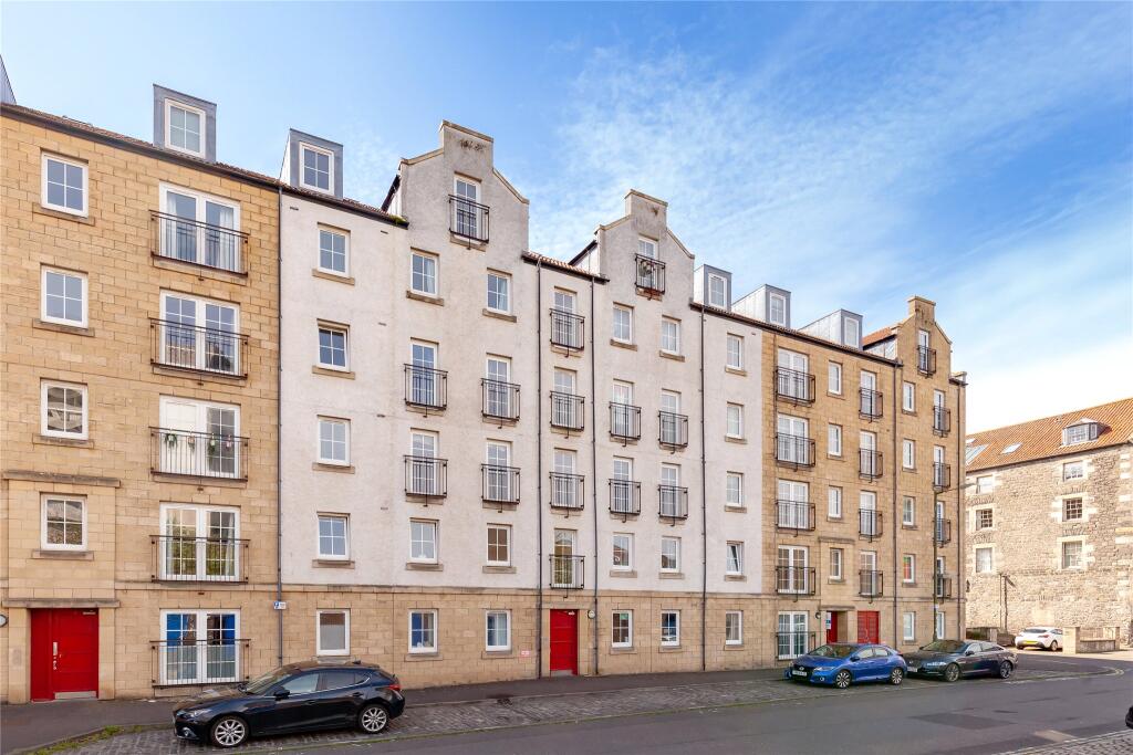 Apartment in Edinburgh, The Shore, Leith - View 2