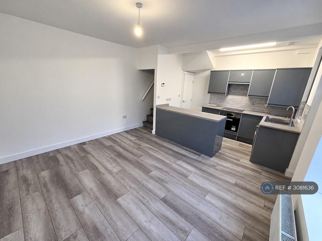 House in Leeds - View 2