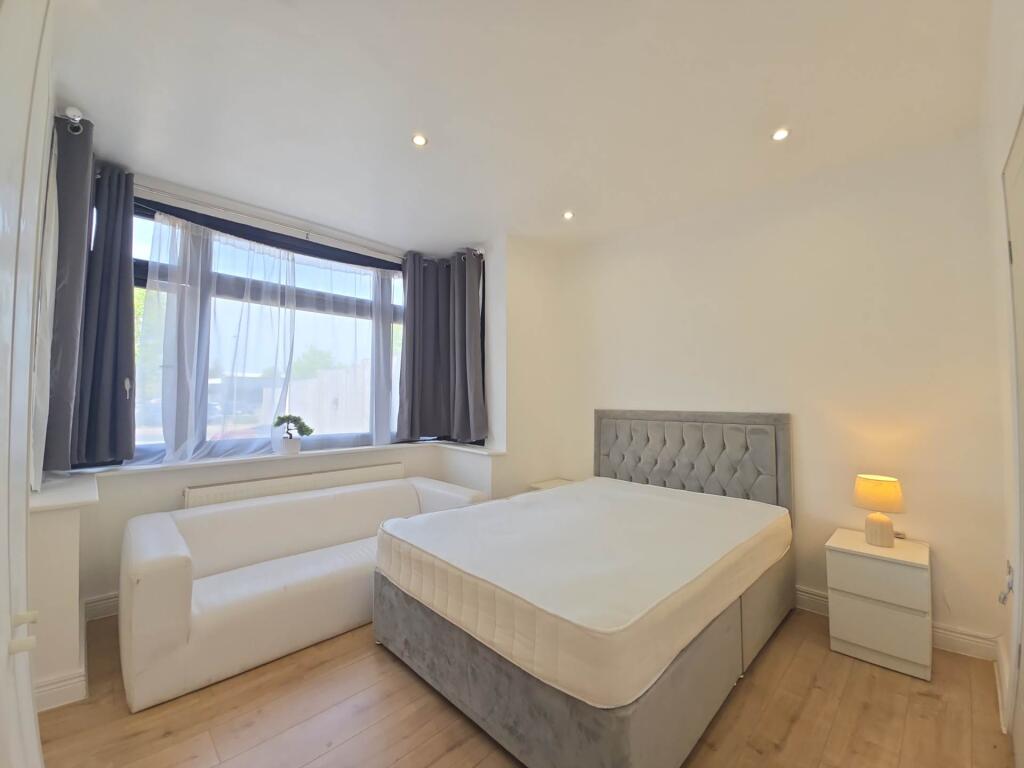 Basingstoke Road, Reading, RG2