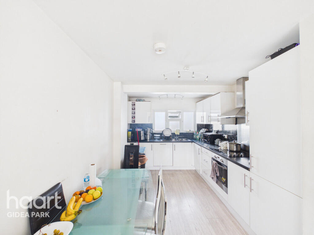 North Park Court, Parkside Avenue, Romford photo 4