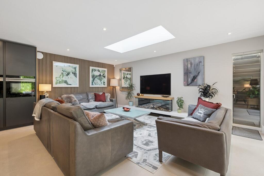 House in Wilmslow, Fulshaw Park - View 4
