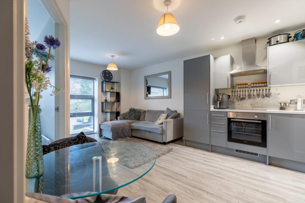 Apartment in Newbury, West Berkshire - View 5