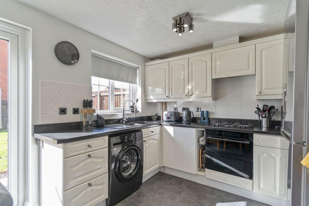 Tenby Close, Newport, NP10 photo 2