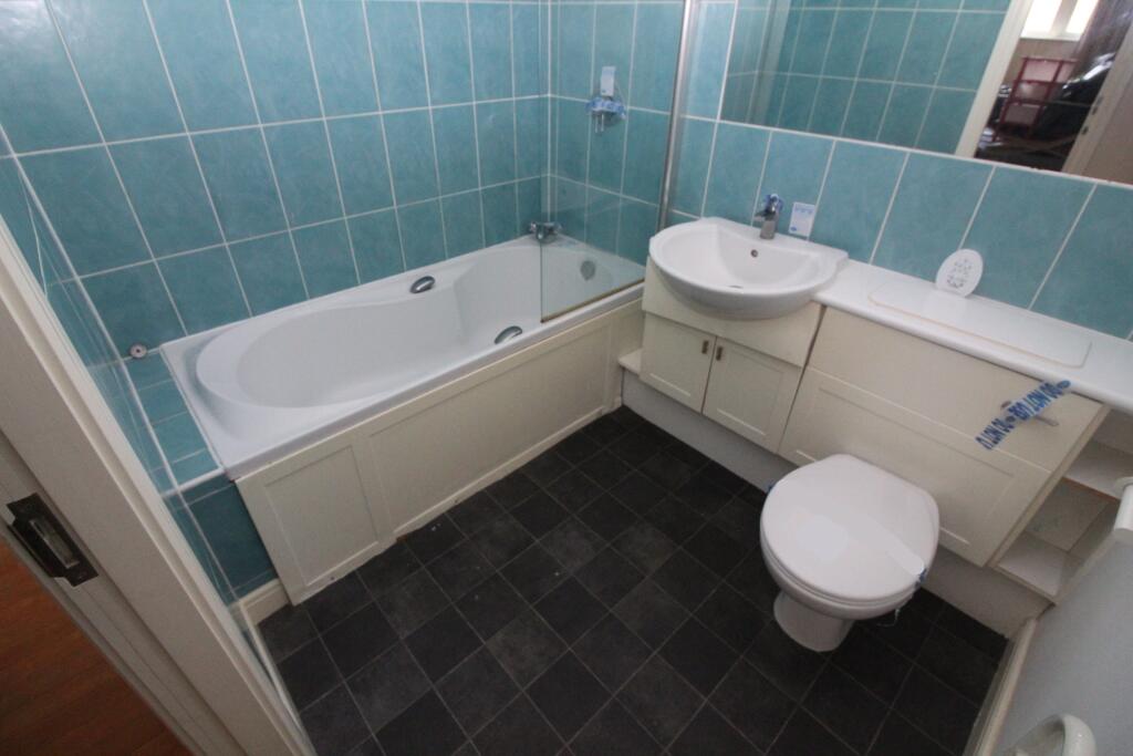 Apartment in Manchester, City Centre - View 4