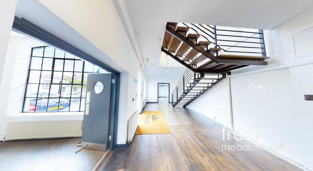 Melbray House, Hurlingham Rd, Fulham SW6, office to let west London, entrance MP.jpg