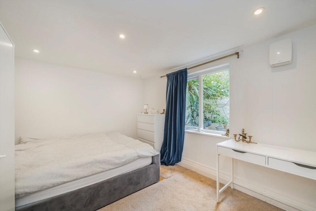 Apartment in London - More