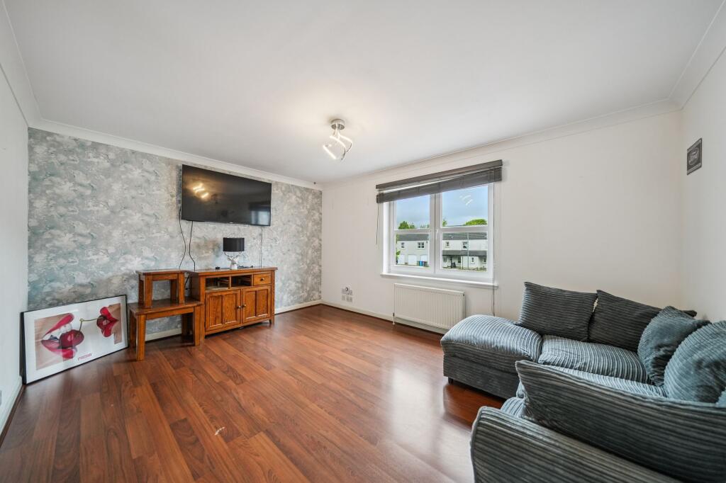 Cherrybank Gardens, Newton Mearns, G77 photo 2