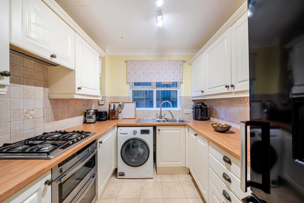 House in Woking, Maybury, Westfield - View 3