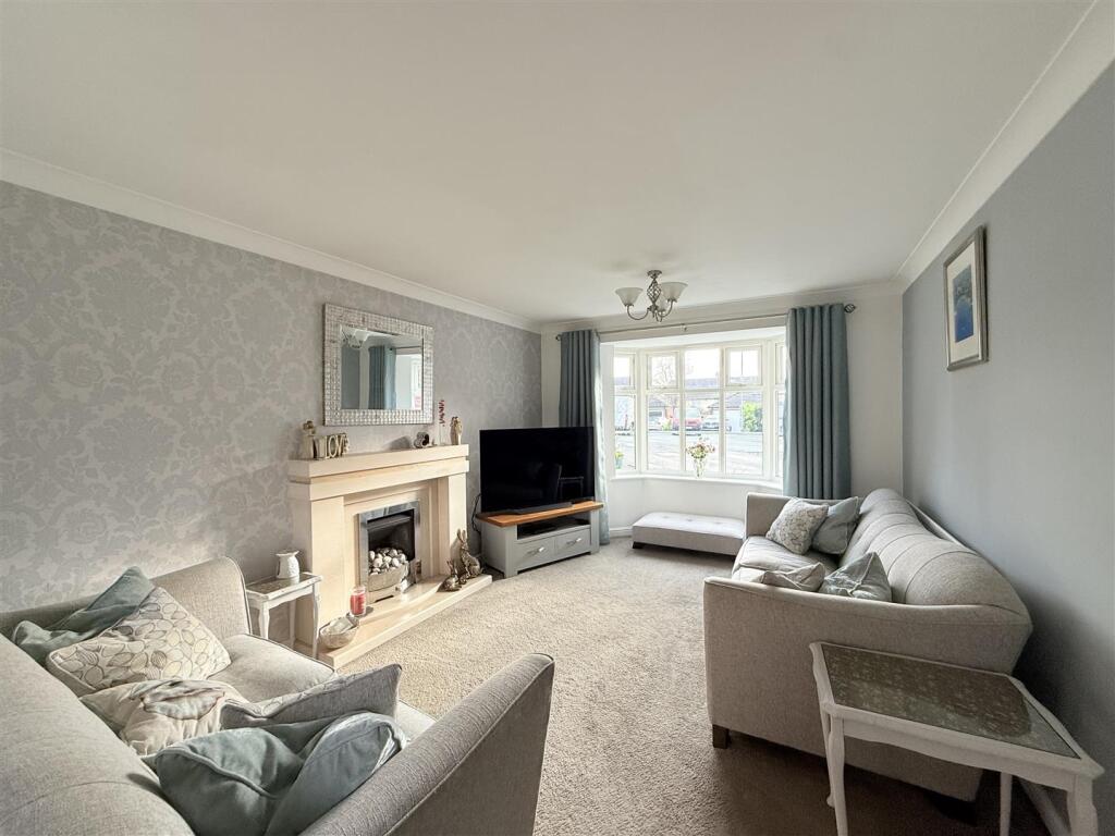 Milne Close, Dukinfield photo 3