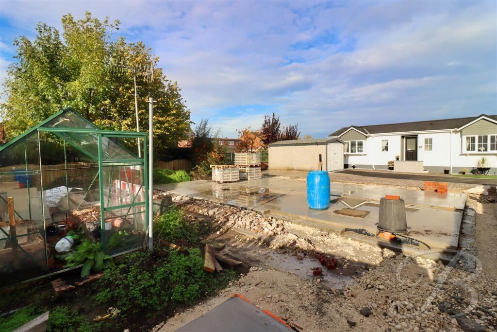 74, Riverdale Park, Staveley photo 3