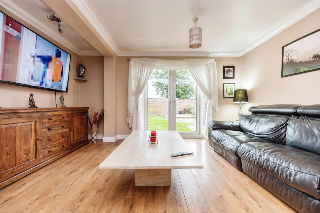 Clovelly Way, Bedford, Bedfordshire, MK40 photo 2