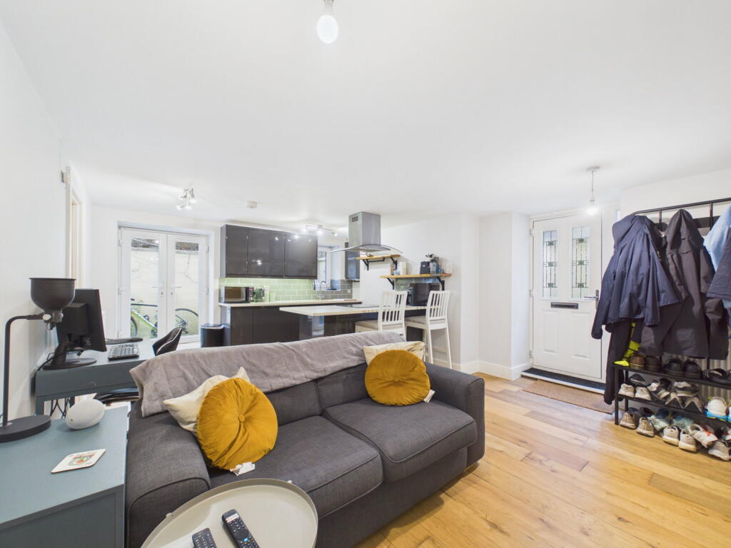Apartment in Bristol, Windmill Hill, Bedminster - More