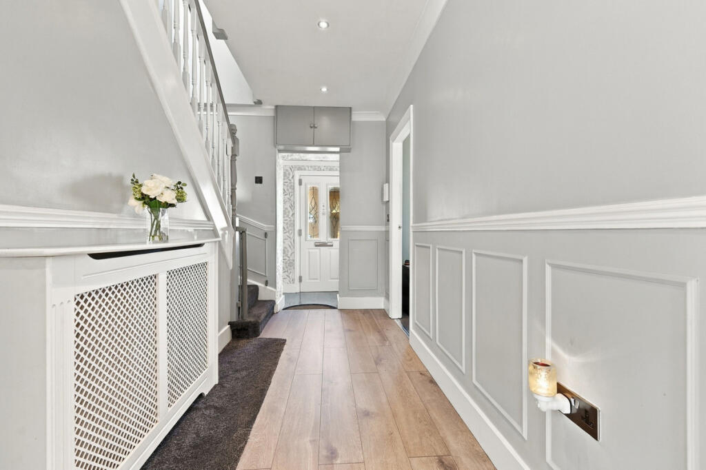 House in Castle Point, Essex - View 4