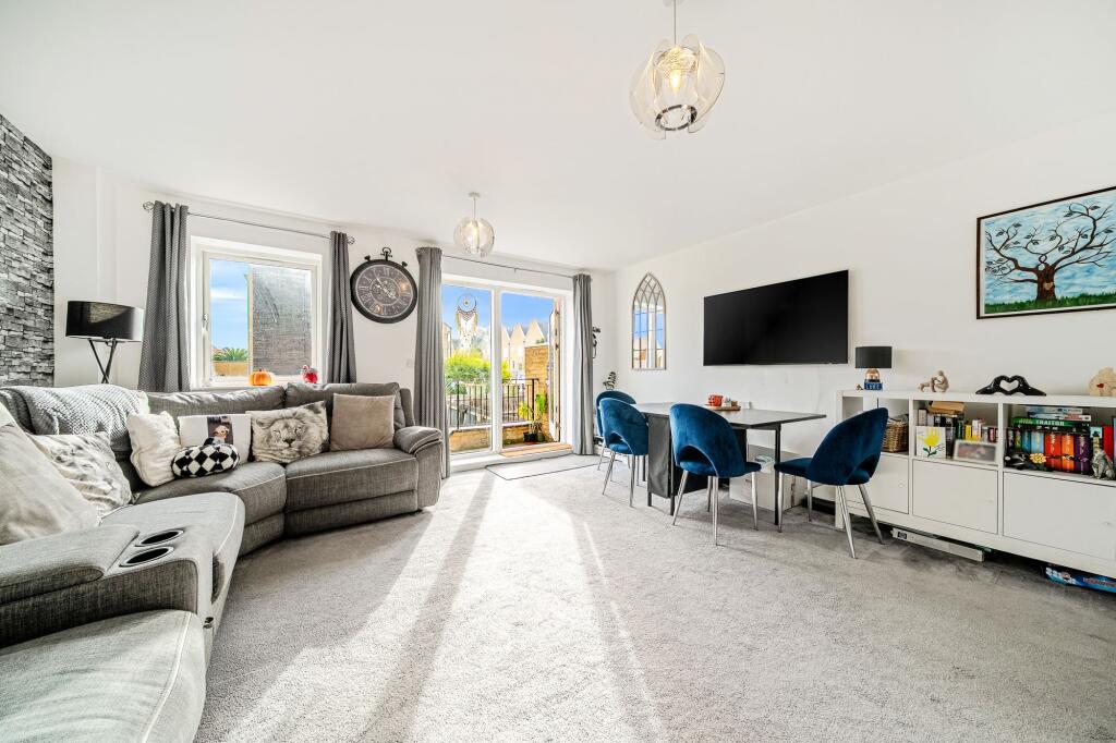 House in Gillingham, Medway - More