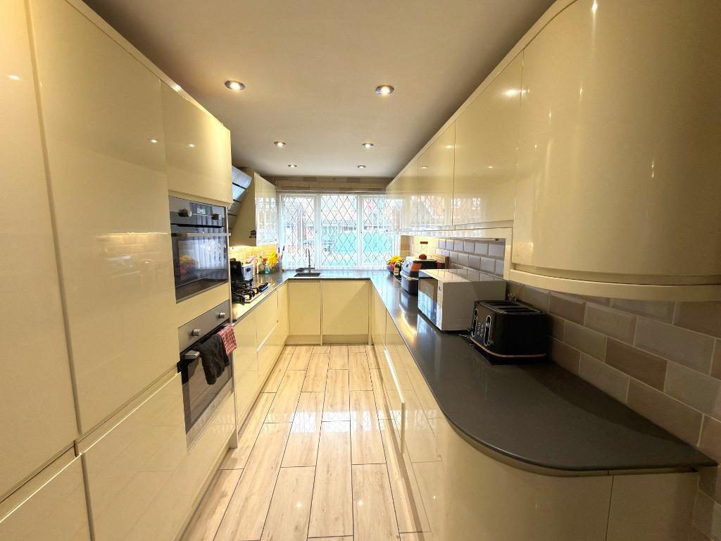 Longbrooke, Houghton Regis, Bedfordshire, LU5 5QX photo 4