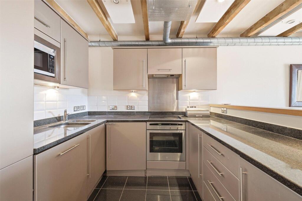 Apartment in London - View 5