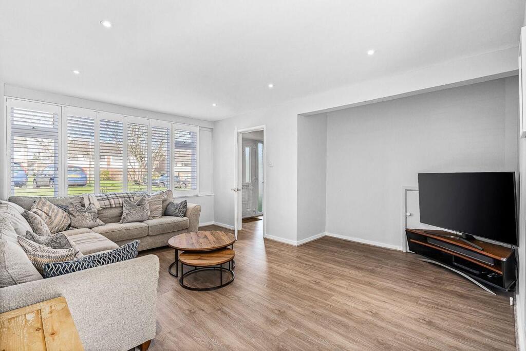 Brookside, Hertford, SG13 photo 2