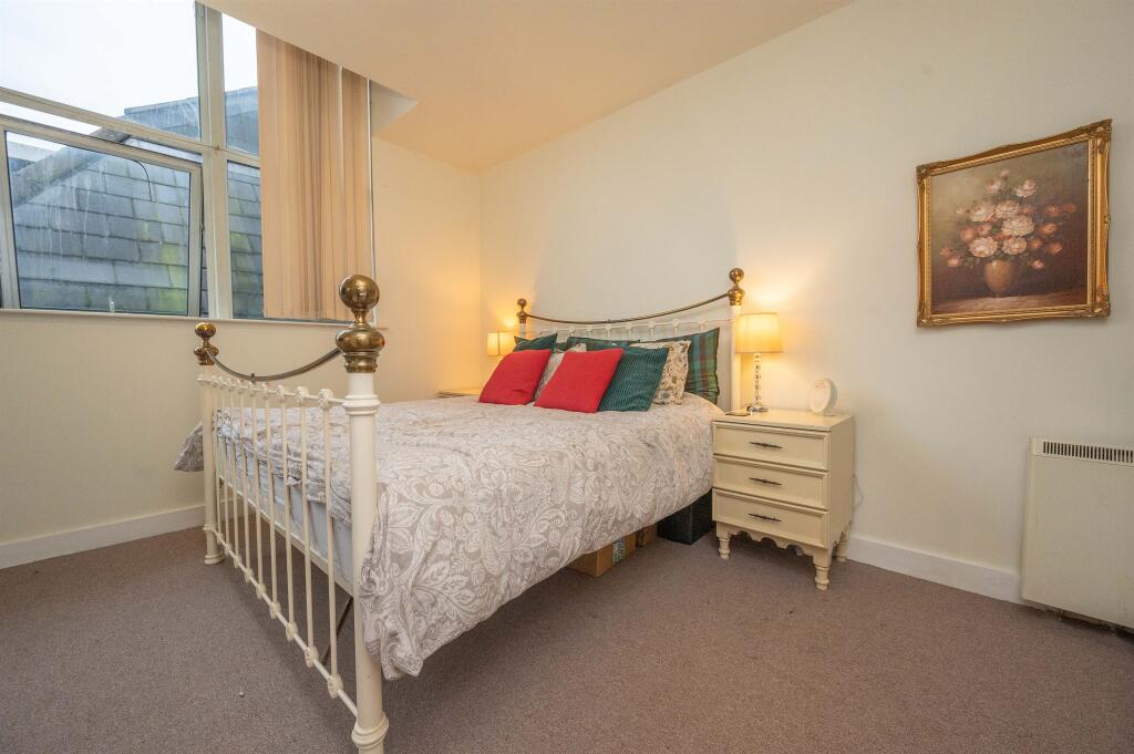Apartment in Northampton - View 5