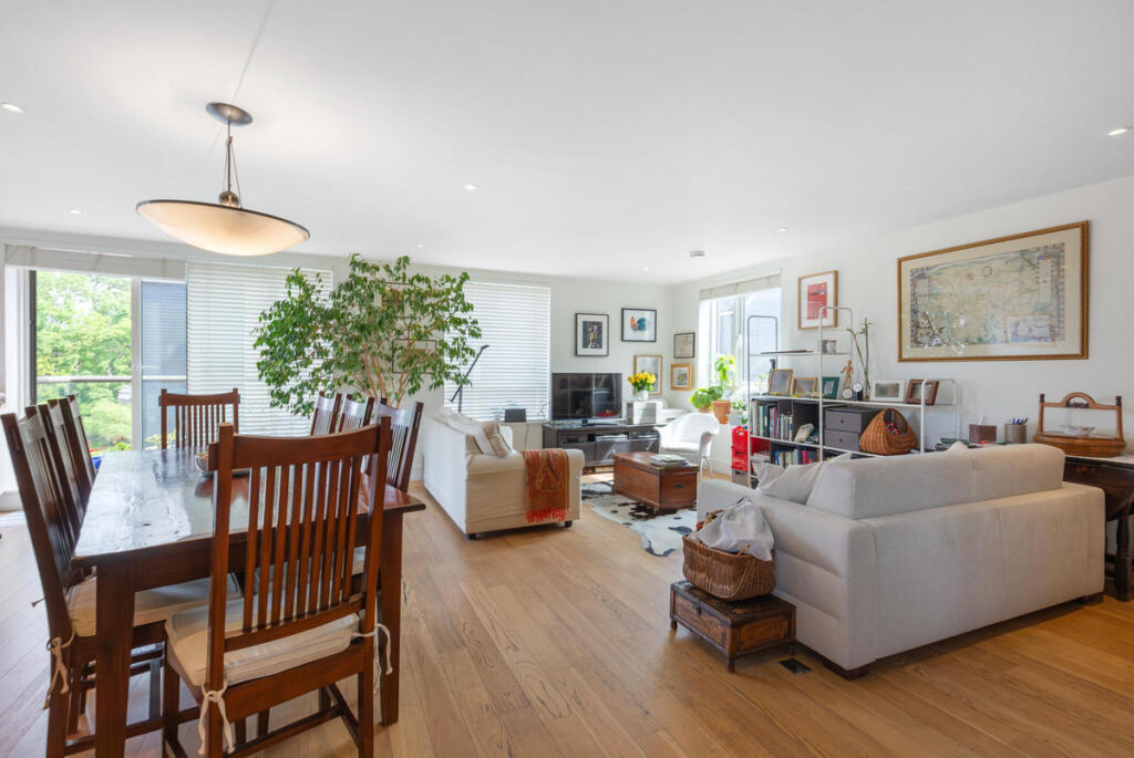 Main image of property: Church Street, Isleworth, TW7