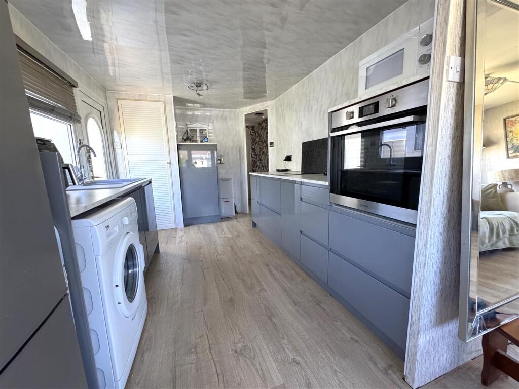 The Reddings, Cheltenham photo 3